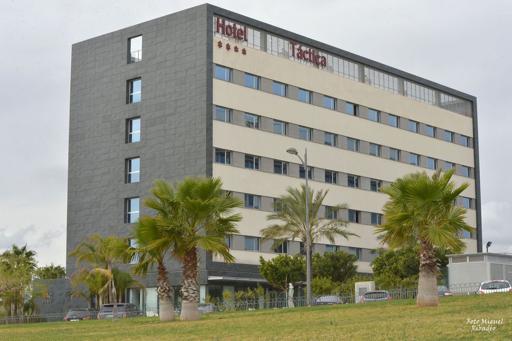 Azz Valencia Tactica Hotel パテルナ エクステリア 写真