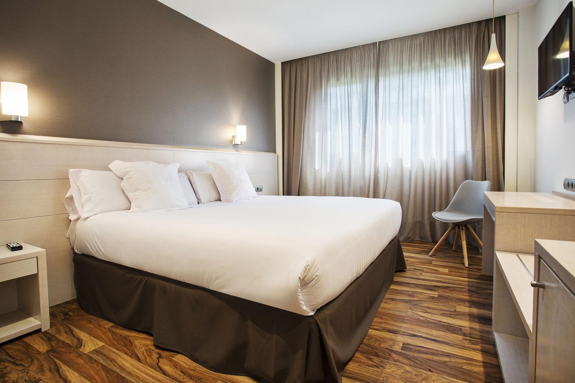 Azz Valencia Tactica Hotel パテルナ エクステリア 写真