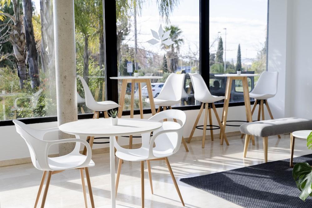 Azz Valencia Tactica Hotel パテルナ エクステリア 写真