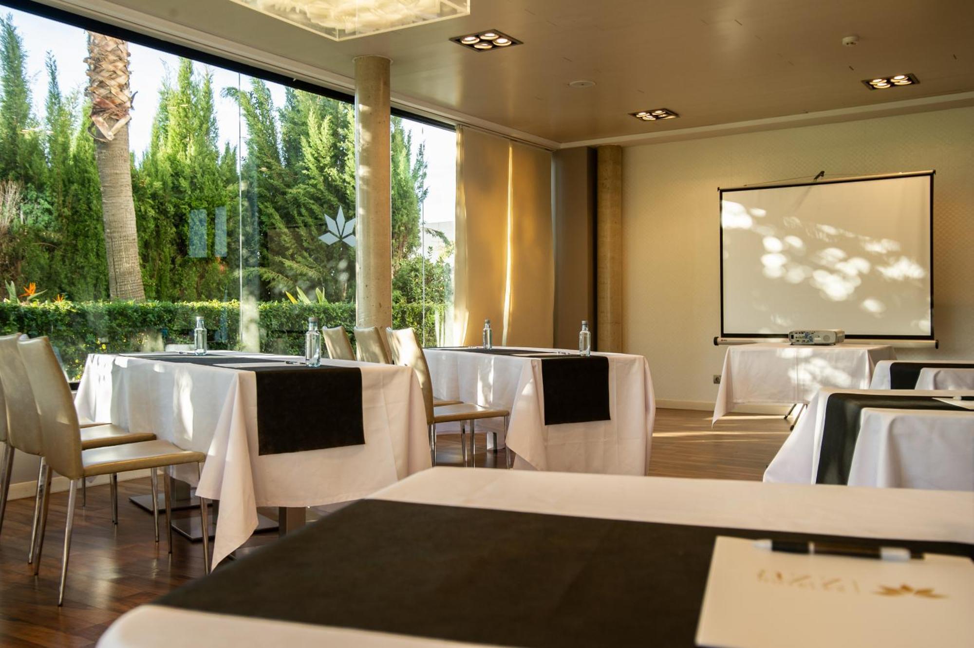 Azz Valencia Tactica Hotel パテルナ エクステリア 写真